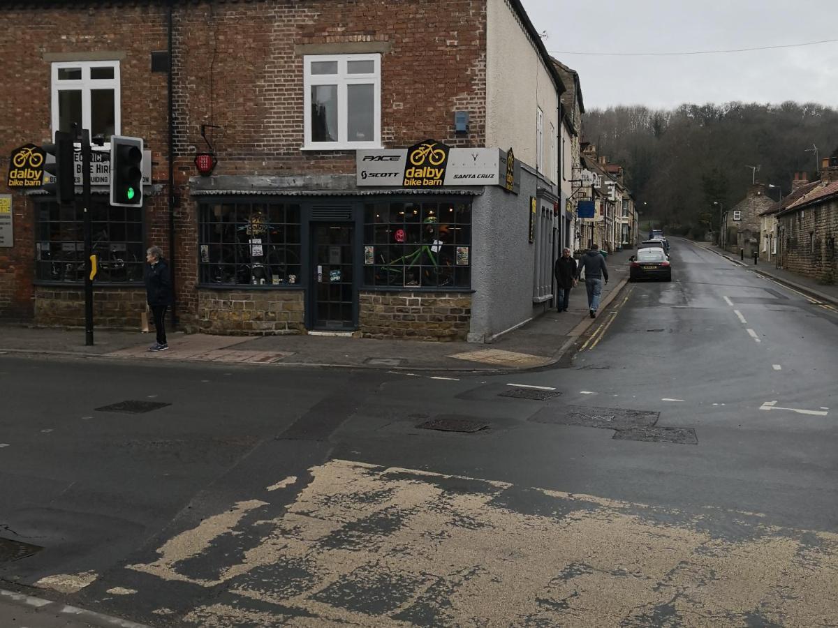 The Buck Hotel Thornton Dale Exterior foto